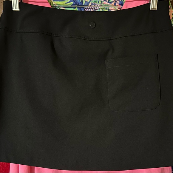 Lilly Pulitzer Luxletic Black Skort with Ruffle Detail - Picture 4 of 4